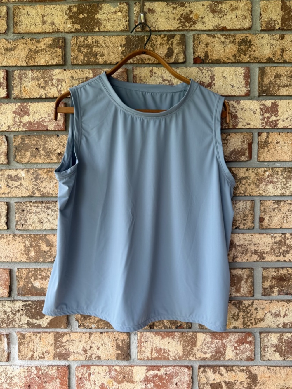 Athletic Wear Crop Top Size XL Mystery Logo Polyamide Spandex Blend So Soft!